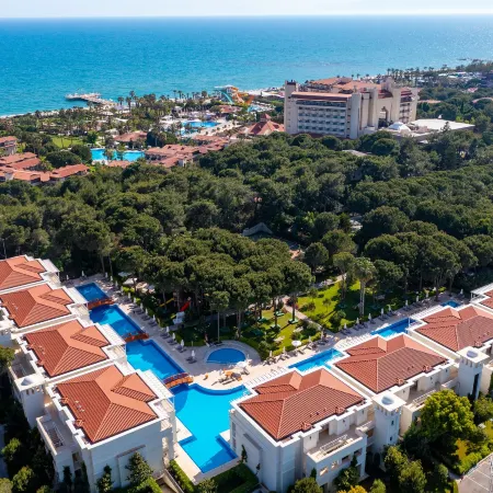 Bellis Deluxe Hotel & Heated for Winter Aqua Park