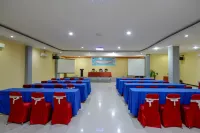 RedDoorz Near Citraland Waterpark Kendari Hoteles en Kambu