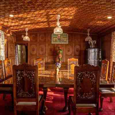 Mascot Houseboats Dining/Meeting Rooms