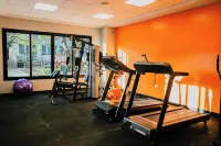 Howard Johnson by Wyndham Yerba Buena - Gym