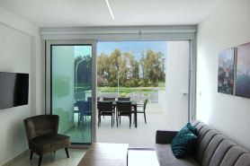Phaedrus Living: Seaside Deluxe Flat Harbour 106