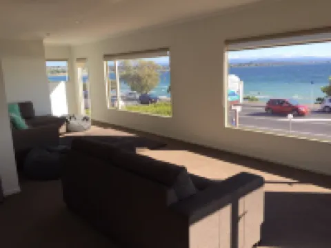 Baycourt Lakefront Motel