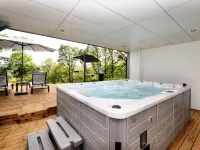 Opulent Holiday Home in Spa with Sauna, Hot Tub, Playroom Hotele w: Spa