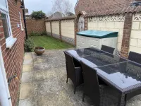 Lovely 1 Bedroom Ground Floor Apartment Max 4 Per Hotels in Hythe