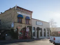 Red Garter Inn Hotels near Pete's Route 66 Gas Station Museum