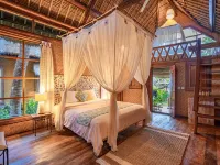 Santai Hotel Отели рядом с достопримечательностью «Пляж Амед»