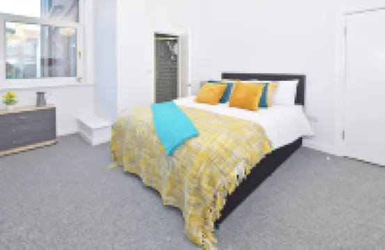 Townhouse @ 272 Walthall Street Crewe