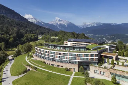 Kempinski Hotel Berchtesgaden Отели рядом с достопримечательностью «Кельштайнхаус»