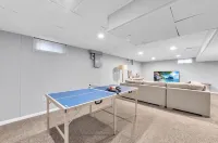 Lovely Home in R. Oak near Birmingham! Gorgeous, pet-friendly, king bed, deck!