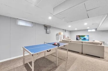 Lovely Home in R. Oak near Birmingham! Gorgeous, pet-friendly, king bed, deck!