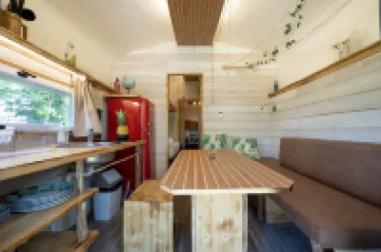 บ้านหมู่โซว์มูฟ ทู เด ดีมัวเซลเลด์ - ลี วิลลาจ์