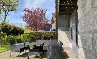 Joke am Deich 6 Pers House with Equipped Terrace Behind a Dike at Lauwersmeer