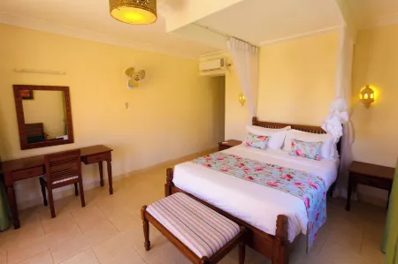 Luxury Private Villas in Diani Beach, Mombasa Kenya Отели рядом с достопримечательностью «Chillspot Nirvana backpackers and bar and grill»