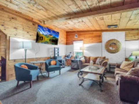 Timberline Lodge, Downtown Ellicottville - Near Ski Resort