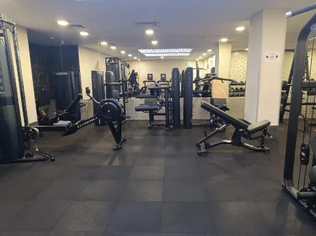 E1 Spacious Studios, Sea and Beach Views, High Floor Отели рядом с достопримечательностью «Europa Point Lighthouse»