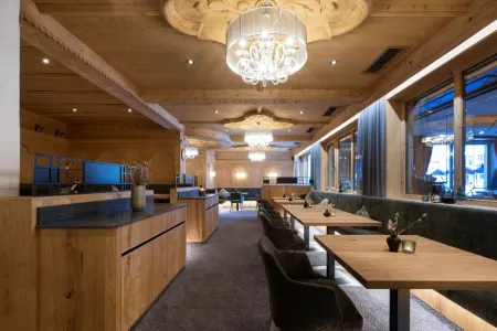 Hotel Stubaierhof Отели в г. Нойштифт