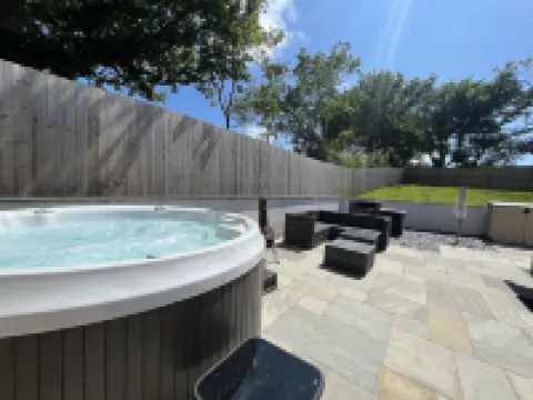 Oak Cottage Hotels in Carew