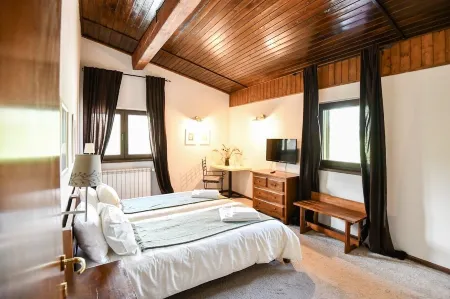 Pensiunea Cornelia Отели рядом с достопримечательностью «Sorica sosire»