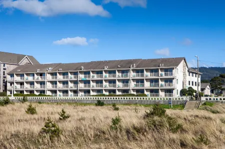 Hi Tide Oceanfront Inn Отели в г. Сисайд