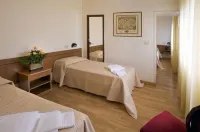 Hotel Roma فنادق في Lido Adriano