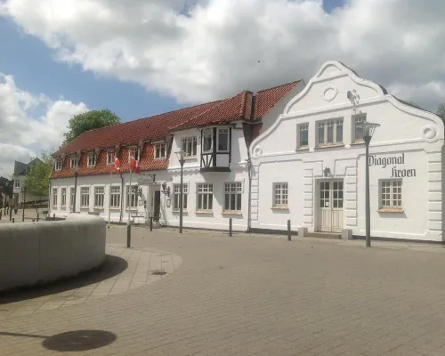 Diagonalkroen Hotels in Give