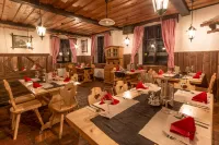 Hiša Pr'Pristavc Hotels in Ukanc