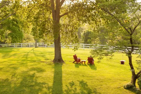 The Inn & Tavern at Meander Отели в г. Сидар Маунтин