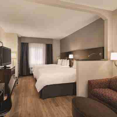 Radisson Hotel & Conference Center Rockford Rooms