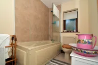 Erris Villa Hotels in Llandrindod Wells