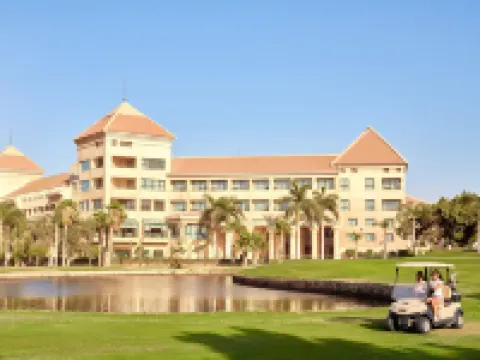 هيلتون بيراميدز جولف Hotels near October University for Modern Sciences & Arts