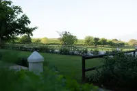 Under Oaks Guest House - Виллы