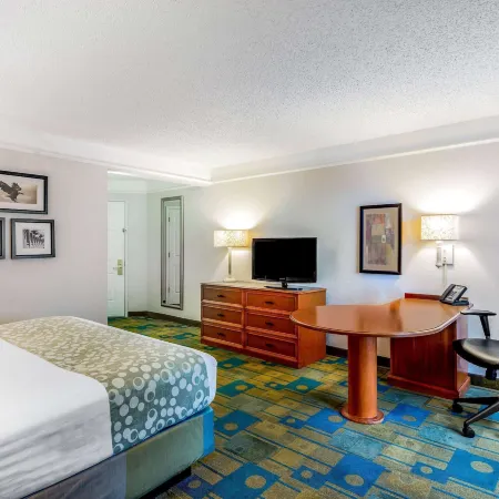La Quinta Inn & Suites by Wyndham Fremont / Silicon Valley