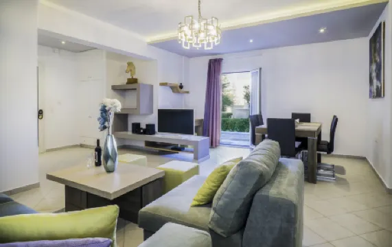 塔洛斯奢華套房酒店