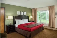 Evergreen Resort Hotels in Clam Lake Township