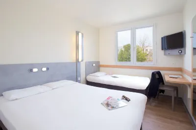 Ibis Budget Aubagne Paluds Agora Hotel dekat Eglise de Saint Pierre Les Aubagne