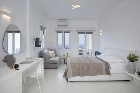 May Seven Suites - Adults Only