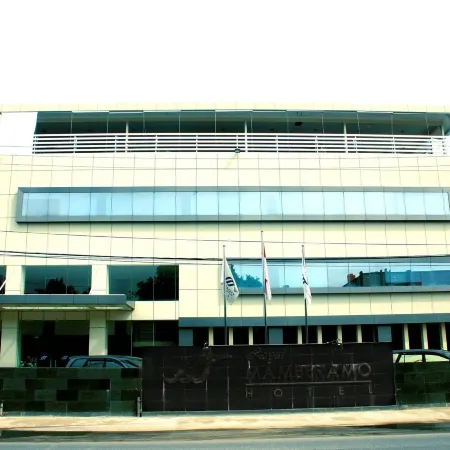 Royal Mamberamo Hotel Отели в г. Соронг