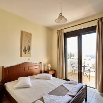 Villa Gereoudis Sea View Rooms Pool & Bar