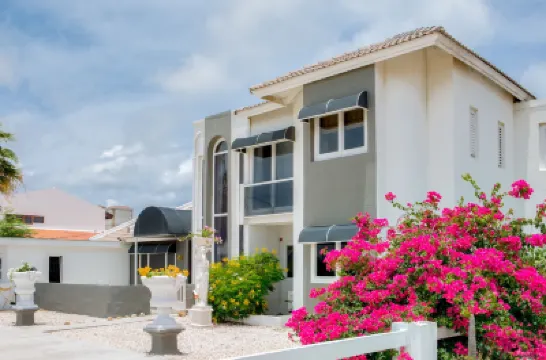 Modern Hotel Aruba Отели рядом с достопримечательностью «Пляж Палм-Бич»