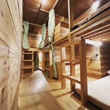 Hostel Otro Mundo Отели рядом с достопримечательностью «Конгресс-центр KBS»