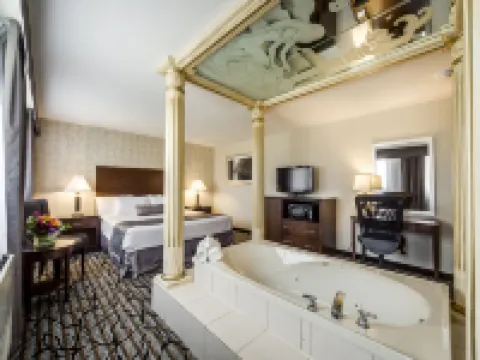 Monte Carlo Inn Oakville Suites Hotels in Oakville