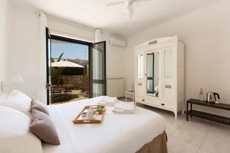 Biancaleuca Rooms & Suite Отели рядом с достопримечательностью «LEUCA MARINE»