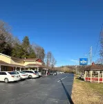 Americas Best Value Inn Franklin - parking