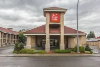 Econo Lodge Inn & Suites - 2-Star