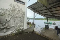 Pura Natura Riverside Hotels in Limon