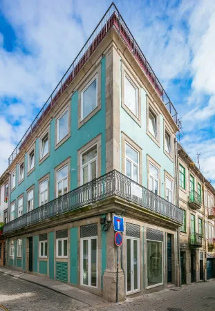 Indulge Porto Flats Отели рядом с достопримечательностью «Церковь Святого Мартина Седофейта»