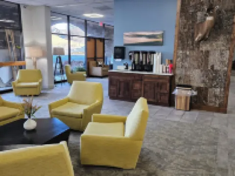 แกรนด์สม็อกกี้ส์รีสอร์ทลอดจ์ โรงแรมในพีเจียนฟอร์จ