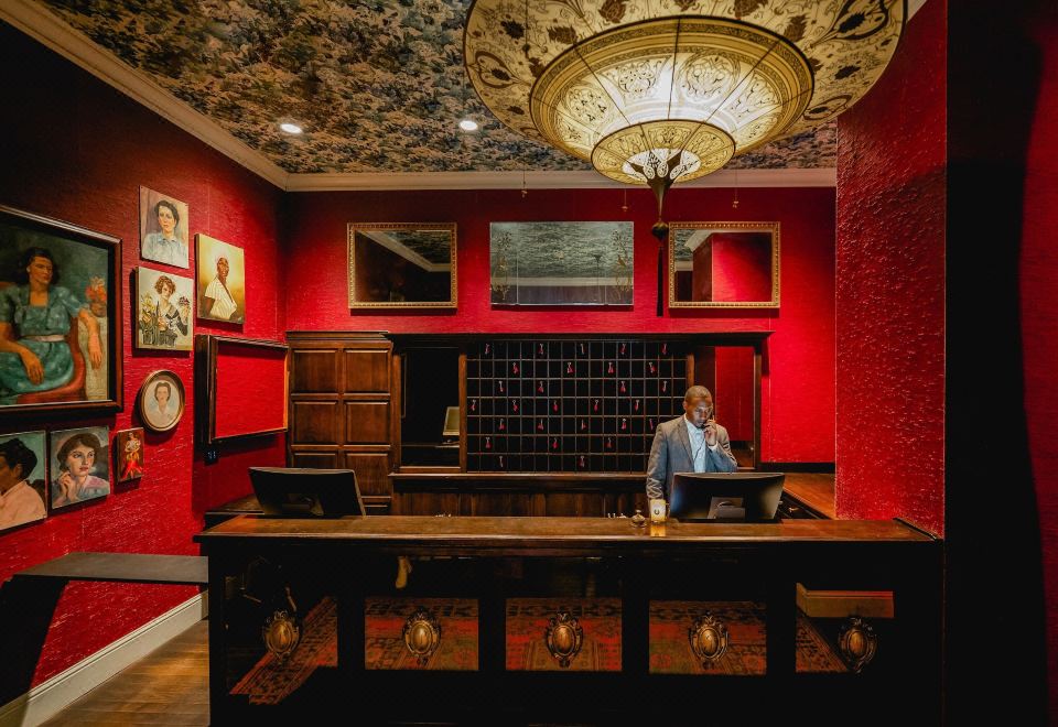 Pontchartrain Hotel St. Charles Avenue Over view