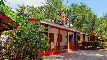 The Pelicans Resort Отели в г. Лиан