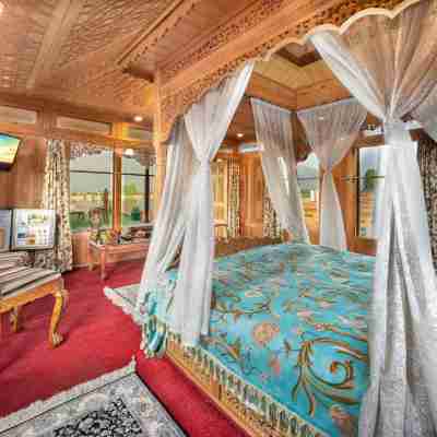 WelcomHeritage Gurkha Houseboats Rooms